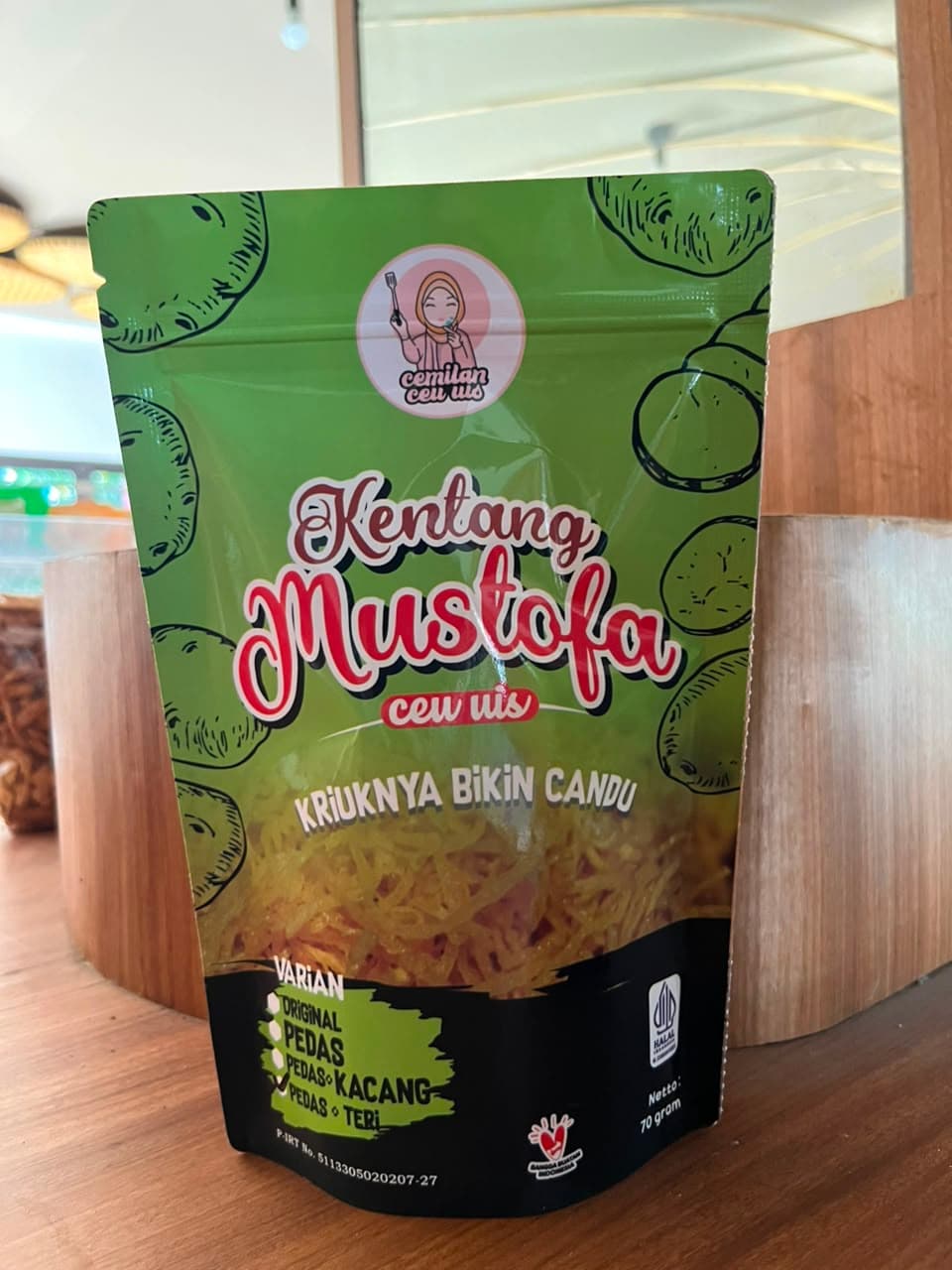 Cemilan Ceu Uis Kentang Mustofa Pedas Teri