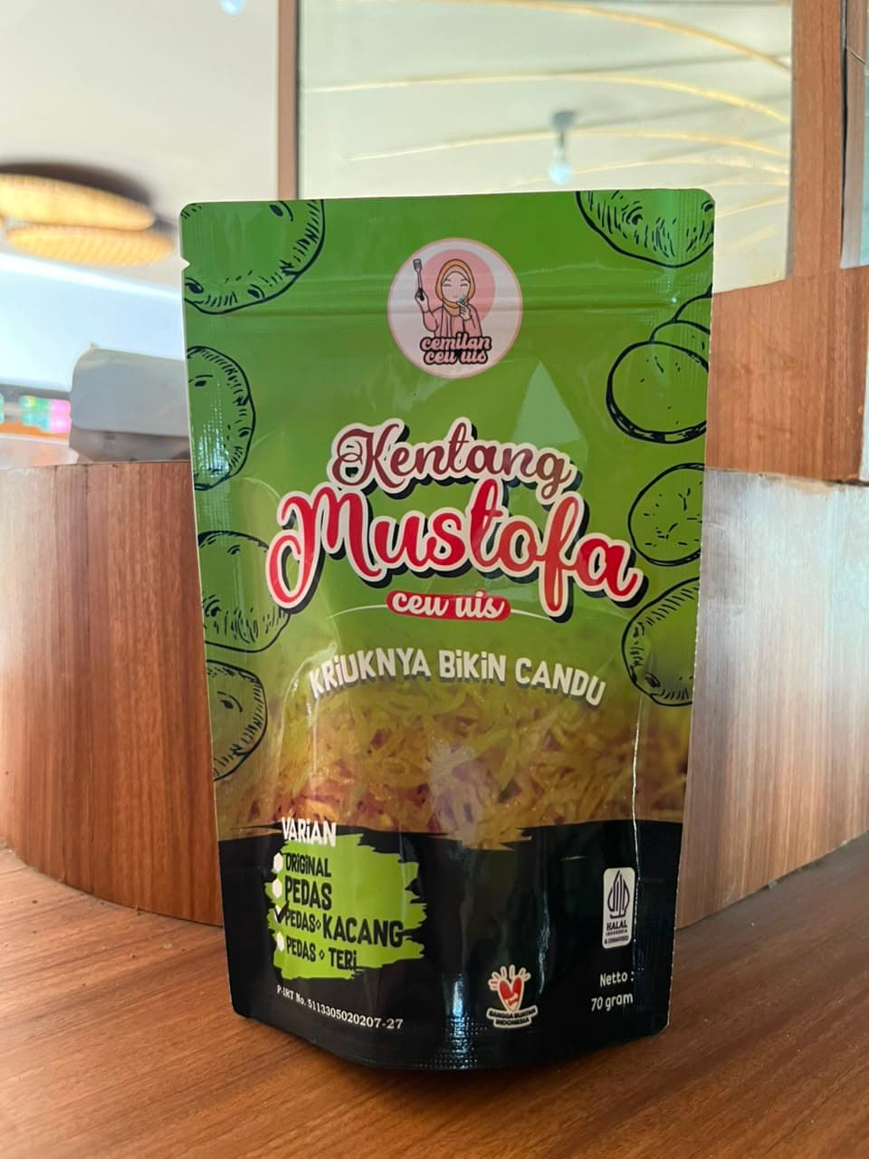 Cemilan Ceu Uis Kentang Mustofa Pedas Kacang